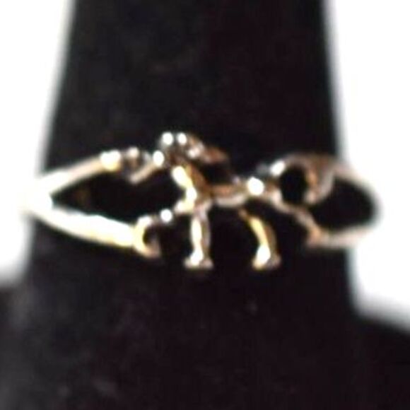 NWOT Small Running Horse Silver Tone Metal Alloy Unisex Size 6 Casual Ring - Picture 1 of 3
